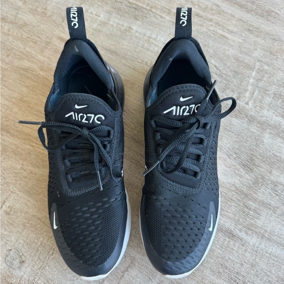 Black Nike Air Max Shoes - Picture 3 of 6